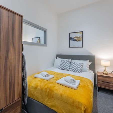 Modern 1 Bedroom Apartment In Dudley 브라이얼리 힐 외부 사진